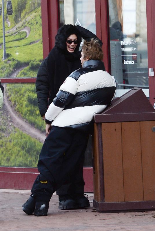 HAILEY and Justin BIEBER Heading for Some Snowboarding in Aspen 12/18/2023