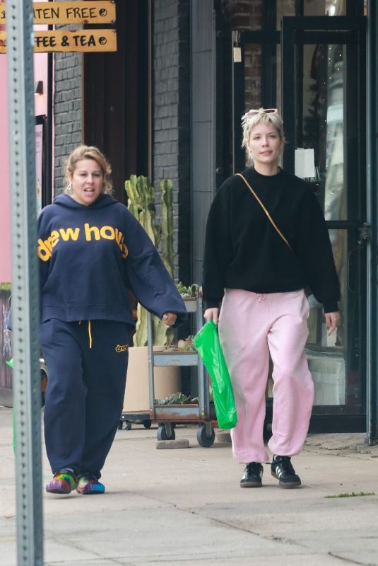 HALSEY Out Shopping with Her Mother in Los Angeles 12/22/2023