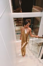 HELEN OWEN - Instagram Photos 12/21/2023