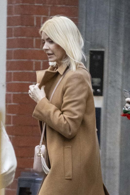 HOLLY WILLOGHBY Out and About in London 12/21/2023