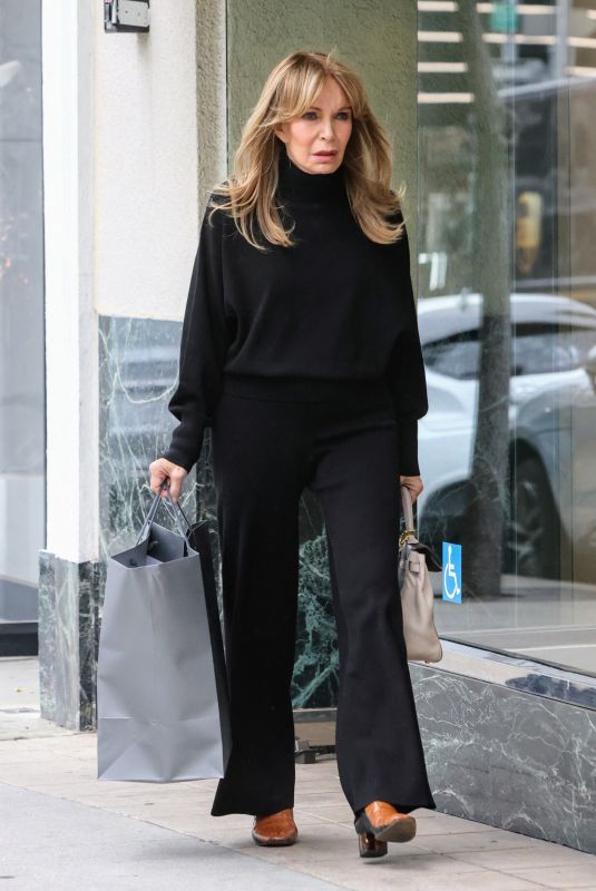 JACLYN SMITH Out on Holiday Shopping 12/19/2023