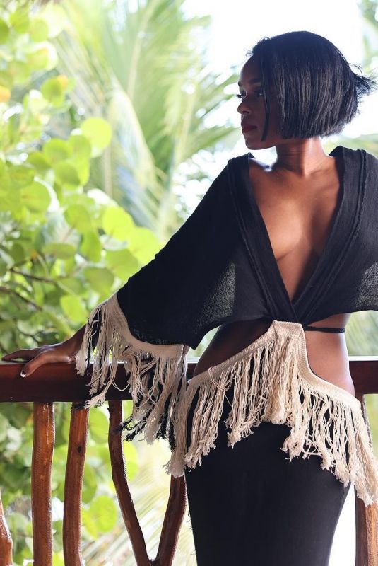 JANELLE MONAE - Instagram Photos and Video 12/02/2023