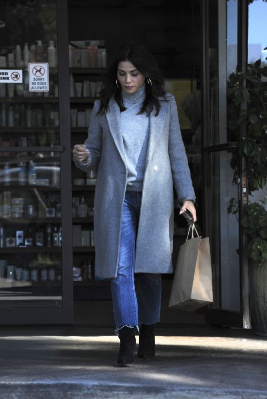 JENNA DEWAN Shopping in Beverly Glen 12/15/2023