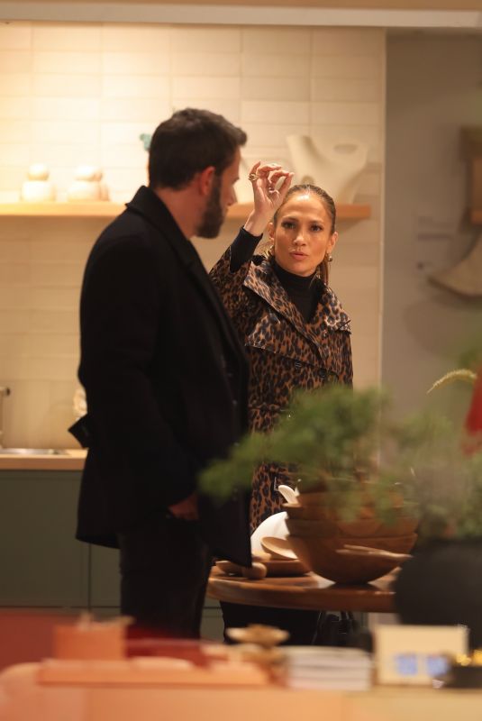 JENNIFER LOPEZ and Ben Affleck Out Shopping in West Hollywood 12/22/2023