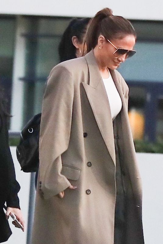 JENNIFER LOPEZ at Her Daughter’s School Musical Performance in Los Angeles 12/09/2023