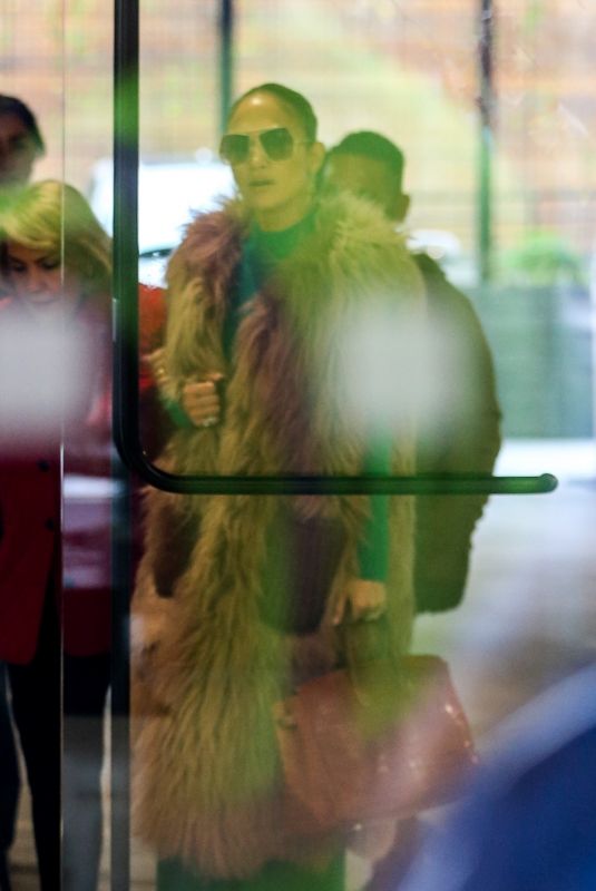 JENNIFER LOPEZ Out for a Meeting at Apple Music in Culver City 12/19/2023
