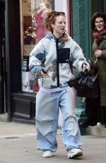 JESS GLYNNE Out with Her Father Laurence on Christmas Shopping in Primrose Hill 12/21/2023