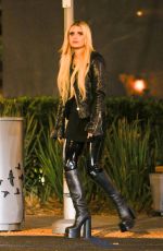 JESSICA SIMPSON on Last Minute Christmas Shopping in Woodland Hills 12/23/202