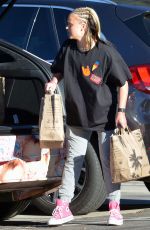 JOJO SIWA Shopping at Erewhon in Los Angeles 12/14/2023