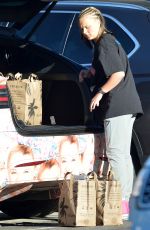 JOJO SIWA Shopping at Erewhon in Los Angeles 12/14/2023