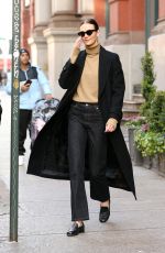 KARLIE KLOSS Heading to Airport in New York 12/08/2023