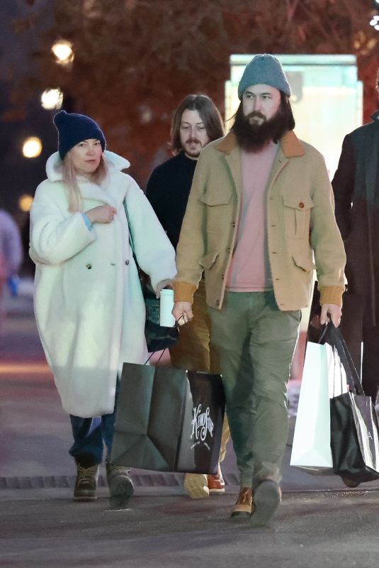 KATE HUDSON and Danny Fujikawa Shopping at Kemo Sabe in Aspen 12/28/2023