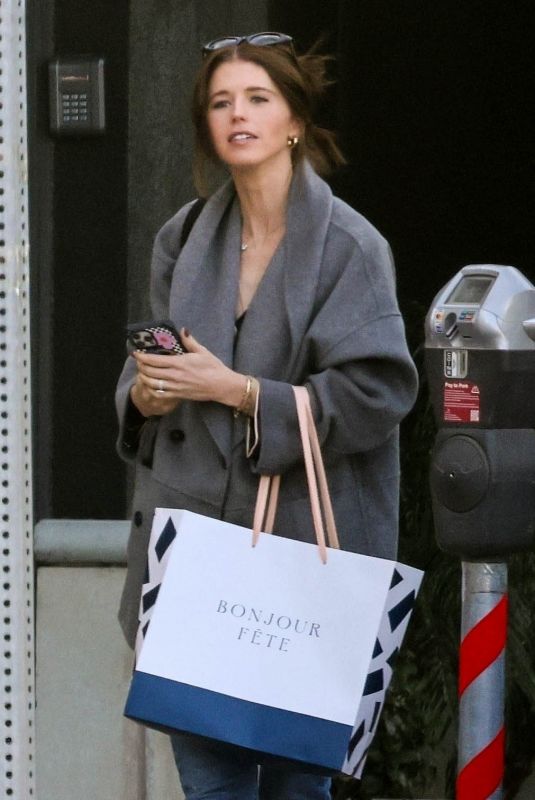 KATHERINE SCHWARZENEGGER on Christmas Shopping in Los Angeles 12/22/2023