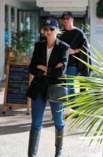 KIMBERLY STEWART and Jesse Shapira were Out in Los Angeles 12/09/2023