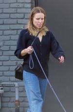 KRISTEN BELL Picks up Her Dog from Tailwaggers & Tailwashers Grooming Salon and Doggie Daycare in Los Angeles 12/13/2023