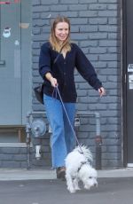 KRISTEN BELL Picks up Her Dog from Tailwaggers & Tailwashers Grooming Salon and Doggie Daycare in Los Angeles 12/13/2023