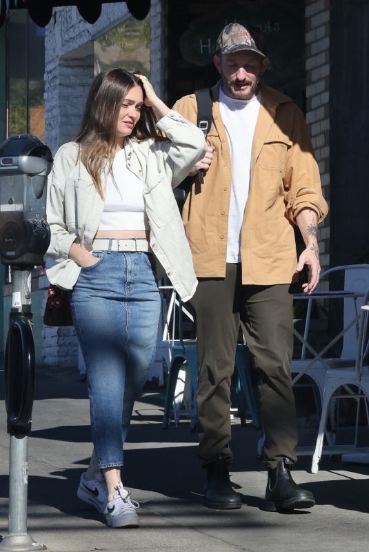 LAUREN PARSEKIAN Out for Lunch with a Friend in Los Feliz 12/05/2023