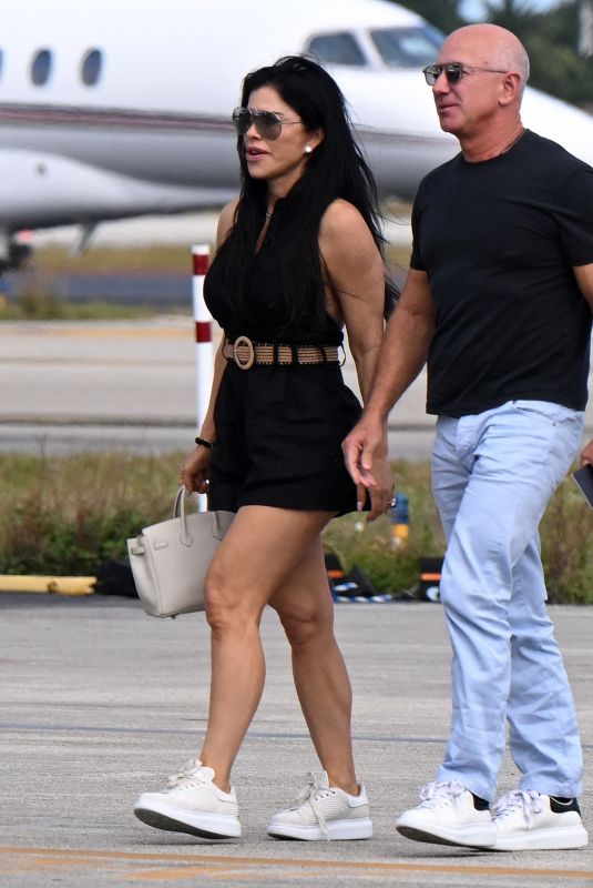LAUREN SANCHEZ and Jeff Besoz Arrives in Miami 12/23/2023