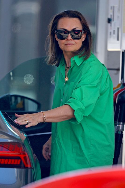 LISA WILKINSON Out on Christmas Day in Sydney 12/25/2023