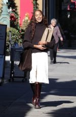 MALIA OBAMA Out for Breakfast to go in Los Angeles 12/15/2023