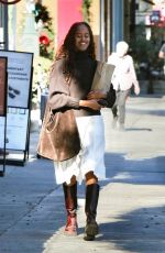 MALIA OBAMA Out for Breakfast to go in Los Angeles 12/15/2023