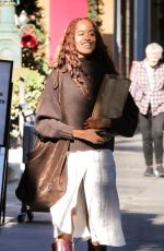 MALIA OBAMA Out for Breakfast to go in Los Angeles 12/15/2023