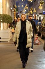 MICHELLE HUNZIKER Shopping at Armani and Falconieri Store in via Montenapoleone 12/13/2023