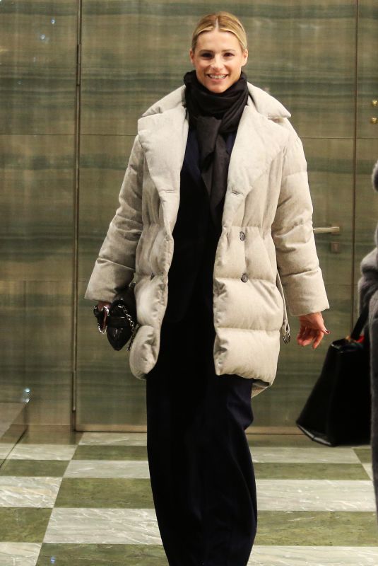 MICHELLE HUNZIKER Shopping at Armani and Falconieri Store in via Montenapoleone 12/13/2023