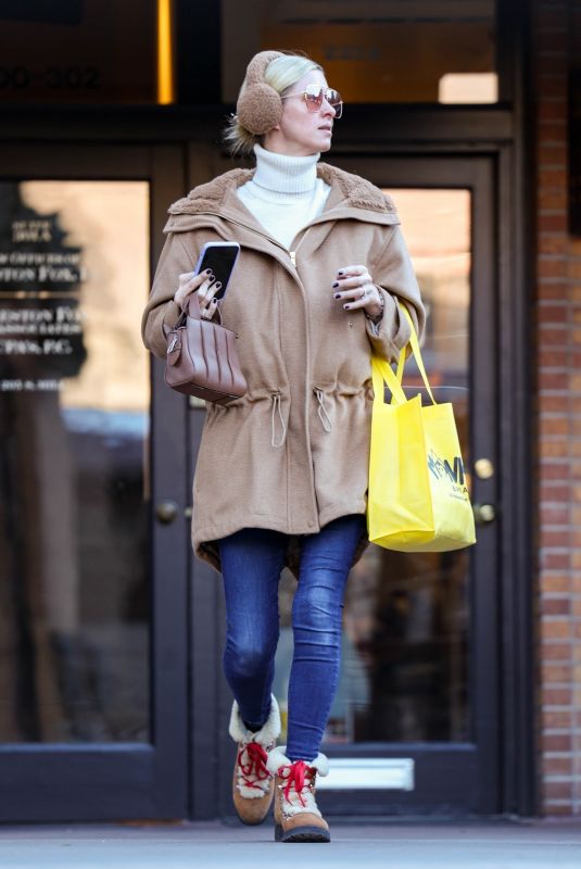 NICKY HILTON Shopping for Kids Clothes at Monkeys in Aspen 12/16/2023