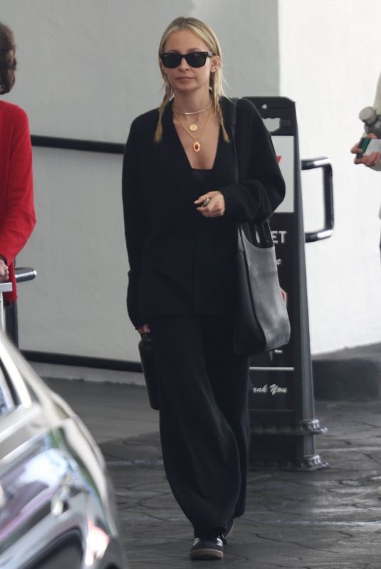 NICOLE RICHIE Leaves Dr. Diamond’s Dermatologist in Beverly Hills 11/30/2023