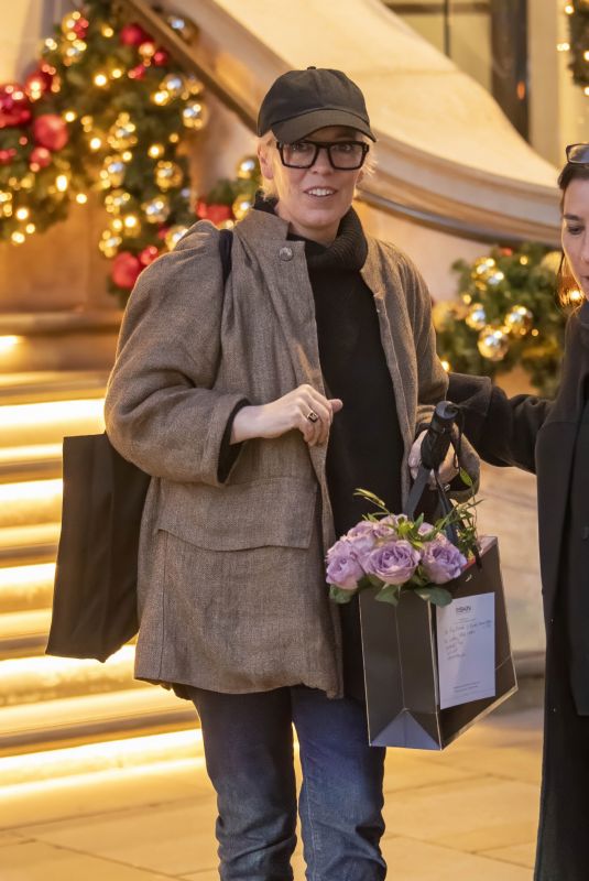 OLIVIA COLMAN Leaves Corinthia Hotel in London 12/01/2023