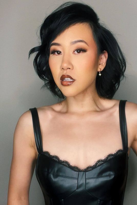 RAMONA YOUNG - Instagram Photos 12/02/2023