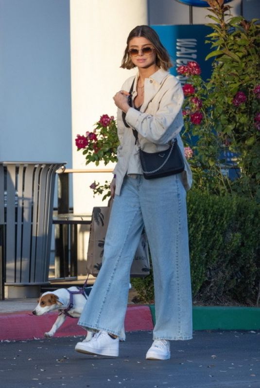 RAQUEL LEVISS Out for Lunch with a Friend in Los Angeles 12/01/2023