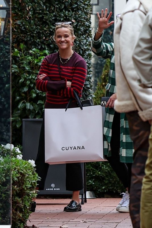 REESE WITHERSPOON Out Shopping at Pacific Palisades Mall 12/18/2023
