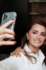 SALMA HAYEK at Luncheon Honoring Penelope Cruz