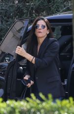 SANDRA BULLOCK Hheading to a Meeting at Warner Bros in Los Angeles 12/11/2023