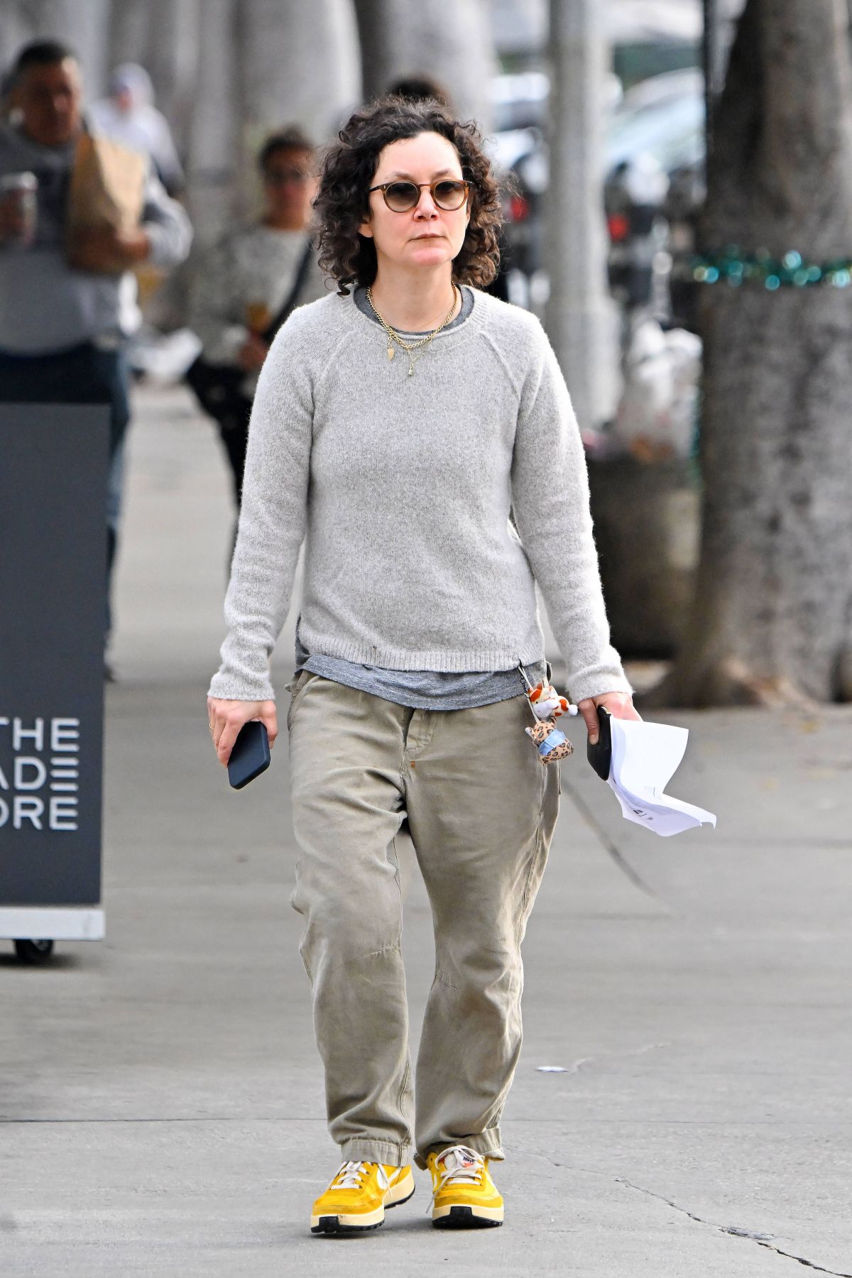 SARA GILBERT Out Shopping in Los Angeles 12/27/2023 – HawtCelebs