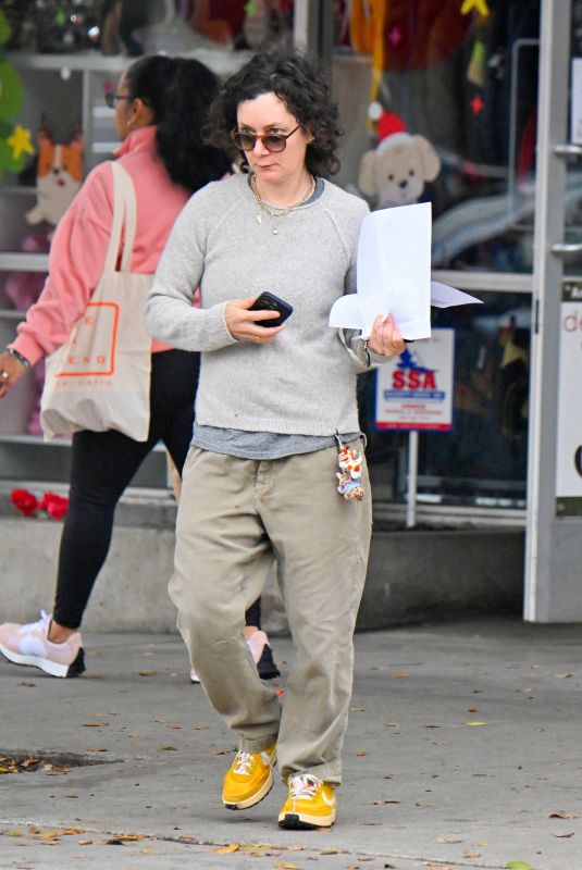 SARA GILBERT Out Shopping in Los Angeles 12/27/2023