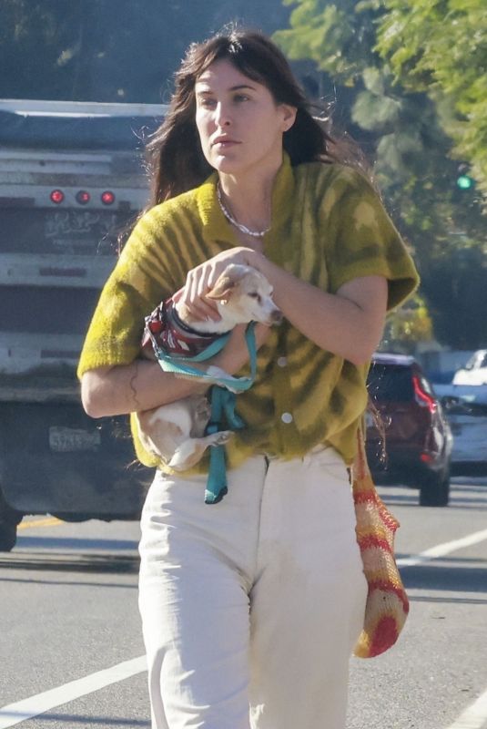 SCOUT WILLIS Out for Breakfast with Her Dog in Los Angeles 12/16/2023