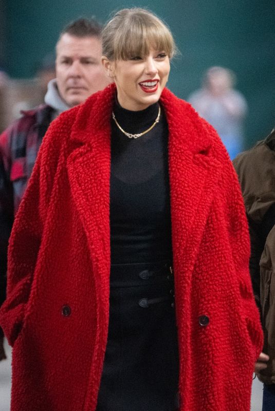 TAYLOR SWIFT Arrives at Kansas City Chiefs v Green Bay Packers Game in Green Bay 12/03/2023