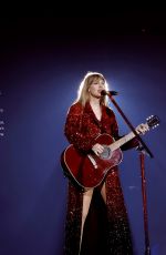 TAYLOR SWIFT in Apple Magazine, December 2023