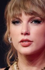TAYLOR SWIFT in Apple Magazine, December 2023