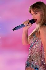 TAYLOR SWIFT in Apple Magazine, December 2023