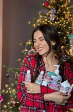 VICTORIA JUSTICE - Hempz Skincare Holiday Campaign 2023