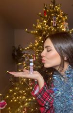 VICTORIA JUSTICE - Hempz Skincare Holiday Campaign 2023