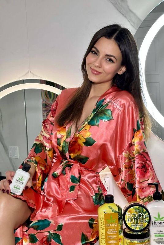 VICTORIA JUSTICE - Hempz Skincare Holiday Campaign 2023