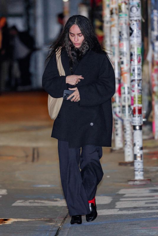 ZOE KRAVITZ Leaves Taylor Swift
