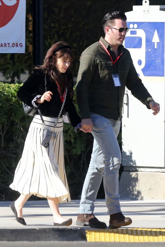 ZOOEY DESCHANEL and Johnathan Scott on a Lunch Date in Brentwood 12/05/2023