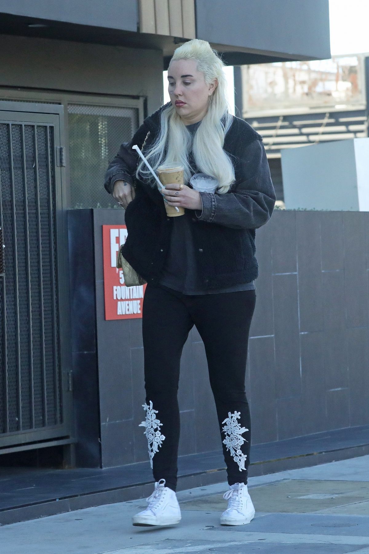 AMANDA BYNES Out for Coffee in Los Angeles 01/09/2024 HawtCelebs