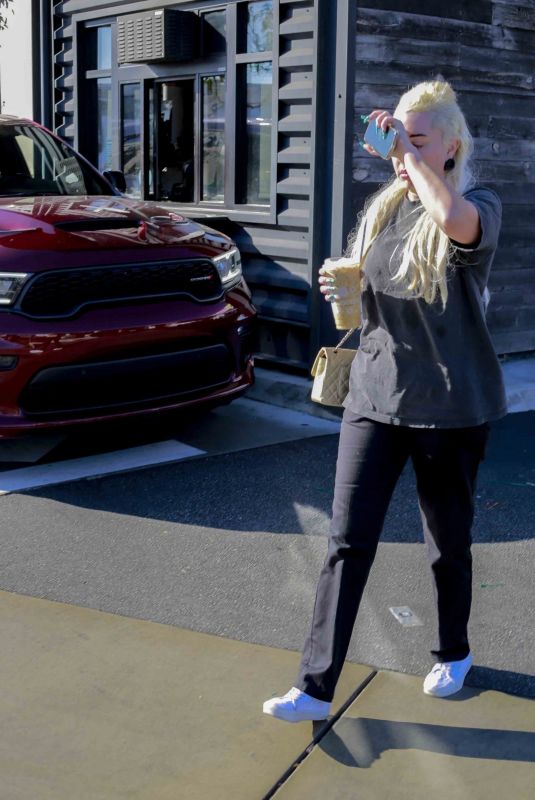 AMANDA BYNES Out for Starbucks Coffee in West Hollywood 01/10/2024